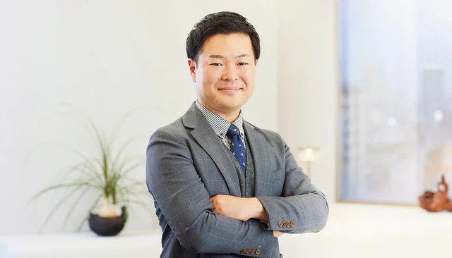 横山暁一氏